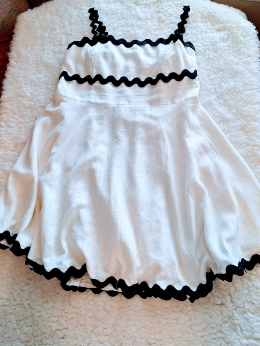 Billy J White Linen Mini Dress with Black Scalloped Trim – Size 16 / Large